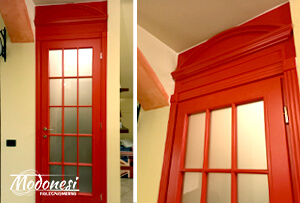 Porta tamburata e laccata rosso