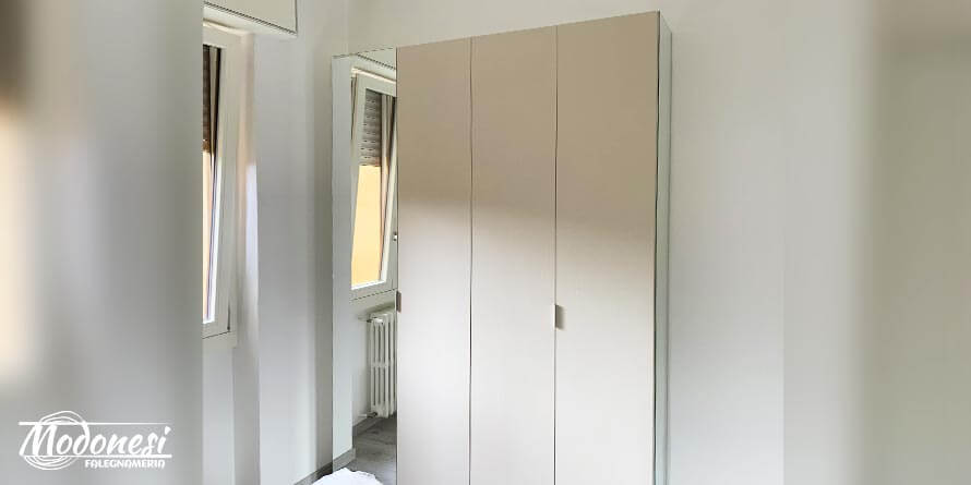 Armadio a 4 Ante Porta Cappelli per Appartamento a Milano