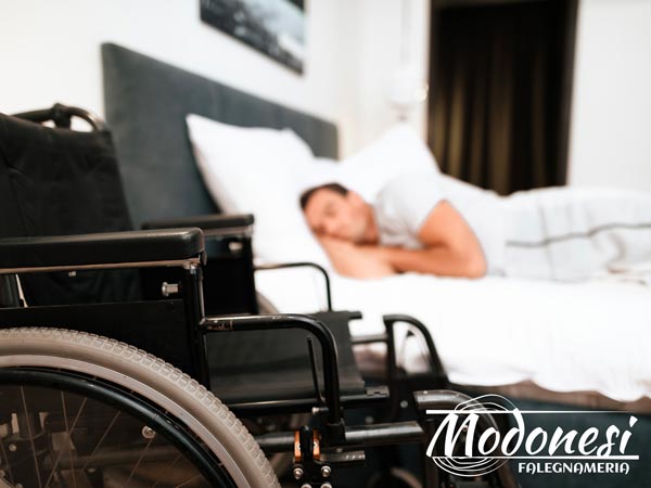 Arredamenti per Disabili Milano: Camere e Salotti su Misura Arredamenti per disabili Milano: salotto con sedia per disabili