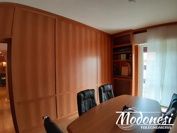Arredamento Studio Legale Milano Stile Classico O Moderno Parete di uno studio legale fatto in legno