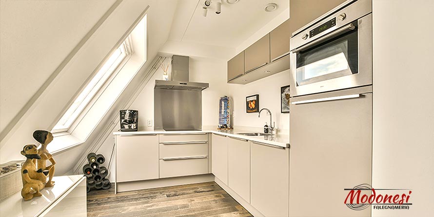 Cucine Mansardate: Cosa Sapere Prima di Arredarle e Personalizzarle