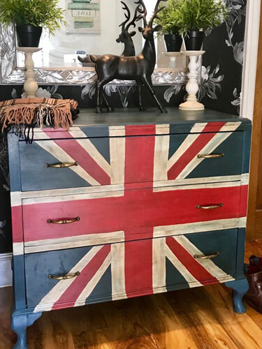 Idee per Arredare Casa con Richiami British - Cassettiera Union Jack