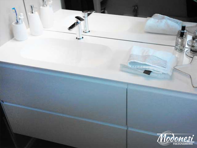 Mobile bagno sospeso
