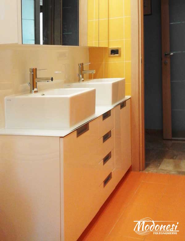 Mobile da bagno su misura con due lavabi Mobile da bagno su misura con due lavabi
