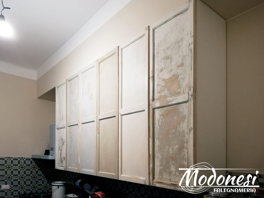 Pensili Su Misura Milano Con Scuri In Legno Finito 01