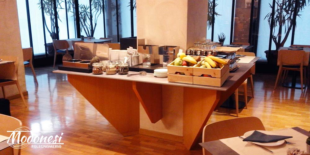 Ampliamento del bancone da colazioni su misura per albergo Ampliamento del bancone da colazioni su misura per albergo