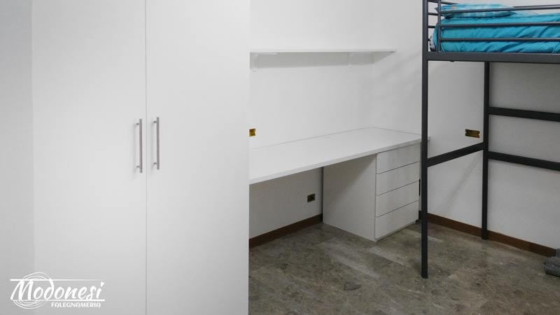 Armadio E Scrivania In Legno Per Cameretta A Milano 07