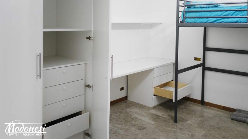 Armadio E Scrivania In Legno Per Cameretta A Milano 08