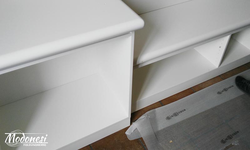 Libreria Boiserie Bianca Modificata In Appartamento A Milano Messa In Opera 07