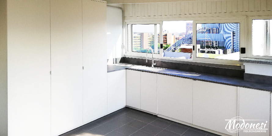Mobili per lavanderia in veranda per appartamento a Milano Mobili per lavanderia in veranda per appartamento a Milano